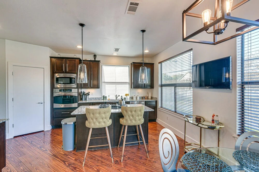 Pet-friendly Houston Townhome: 2 Mi to Downtown