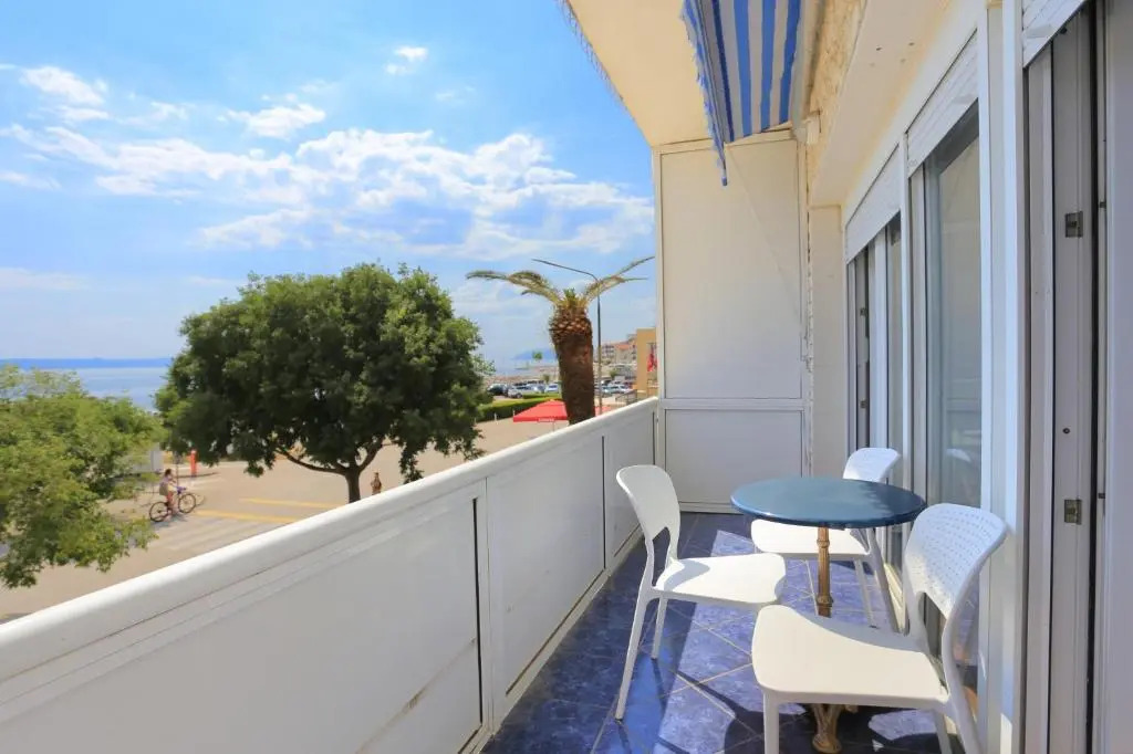 Apartments by the sea Podgora, Makarska - 18918