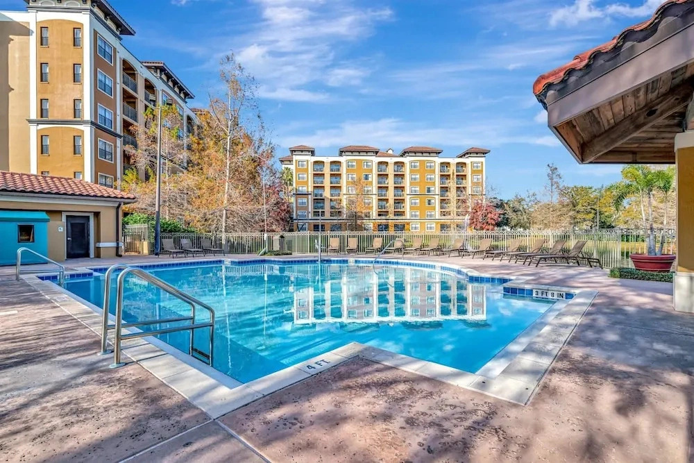 3BR Sleeps 8 Pool Hot Tub Arcade 10 Mins to Disney