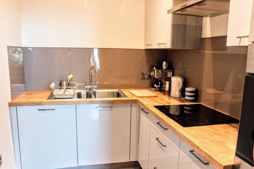 Modern Arthurs Seat Apartment