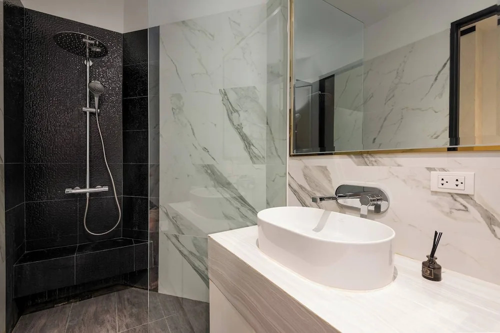 Stylish 7Beds Poolhouse with Cinema Lift - 2min to BTS
