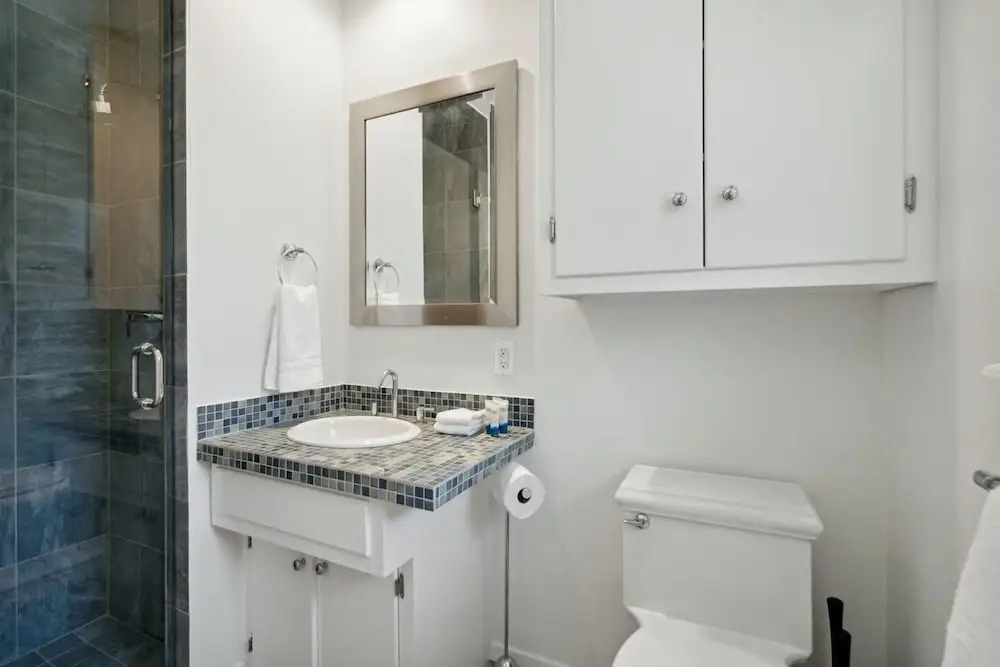 Quiet 4 Bedroom Home Located off Sola