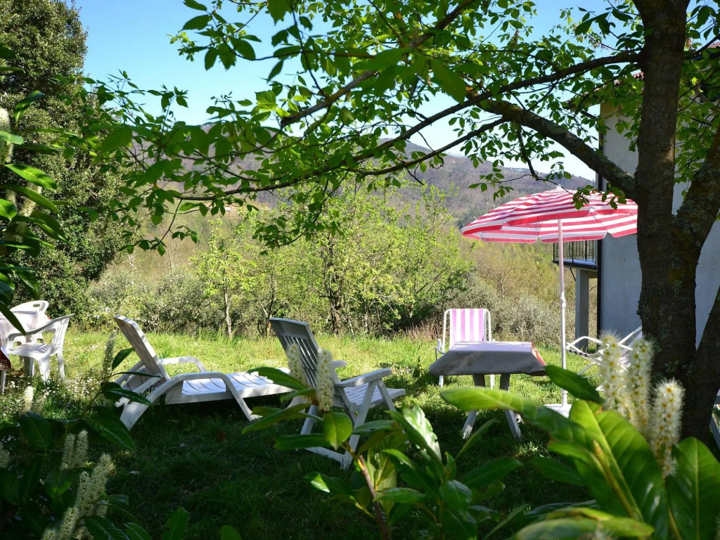 Holiday Home in Sesta Godano near Lake