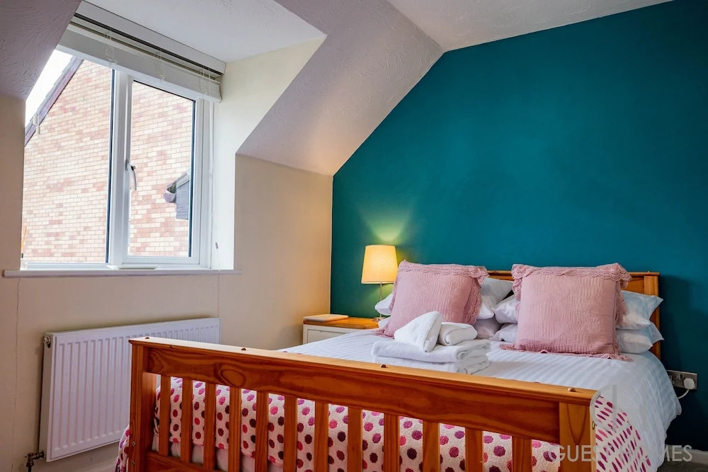 Host Stay Chichester Close