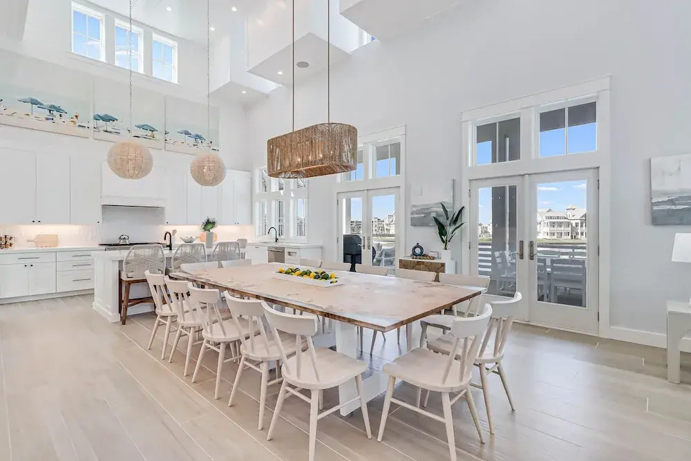 Lakeside Luxury 230 LAK