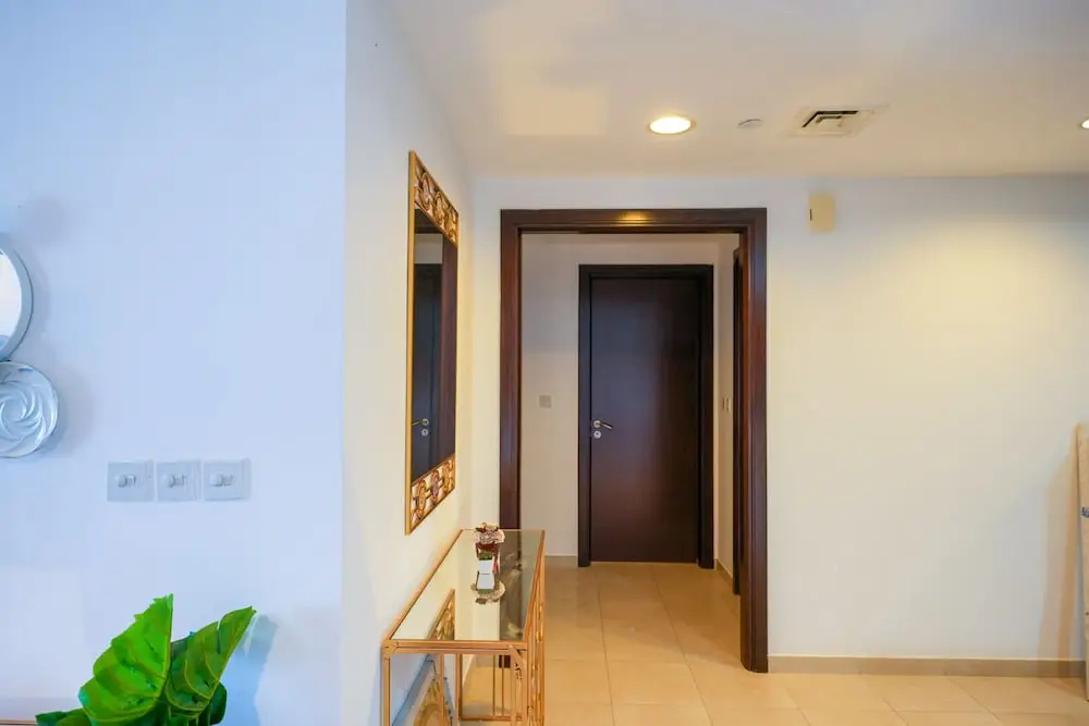 Yogi - Incredible 2BR with Balcony and Burj Khalifa Views