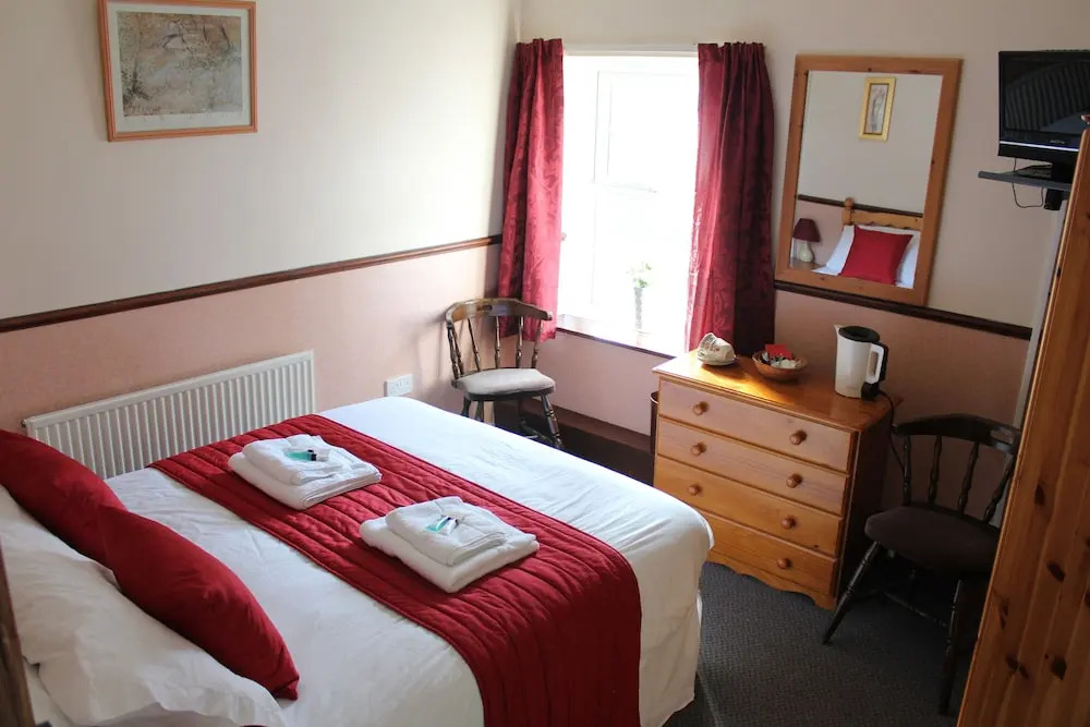 Middlegate Hotel