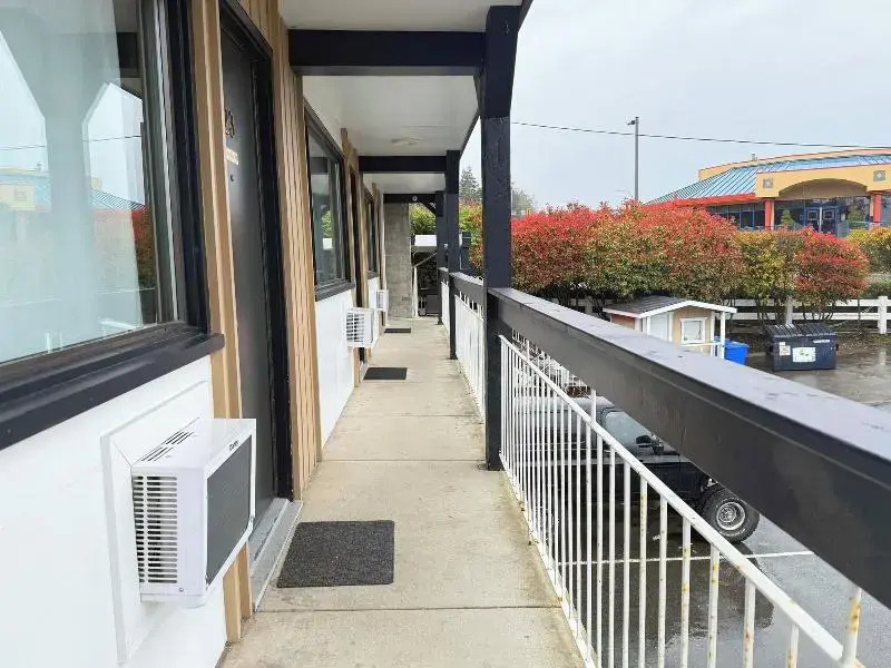 Departure Bay Motel