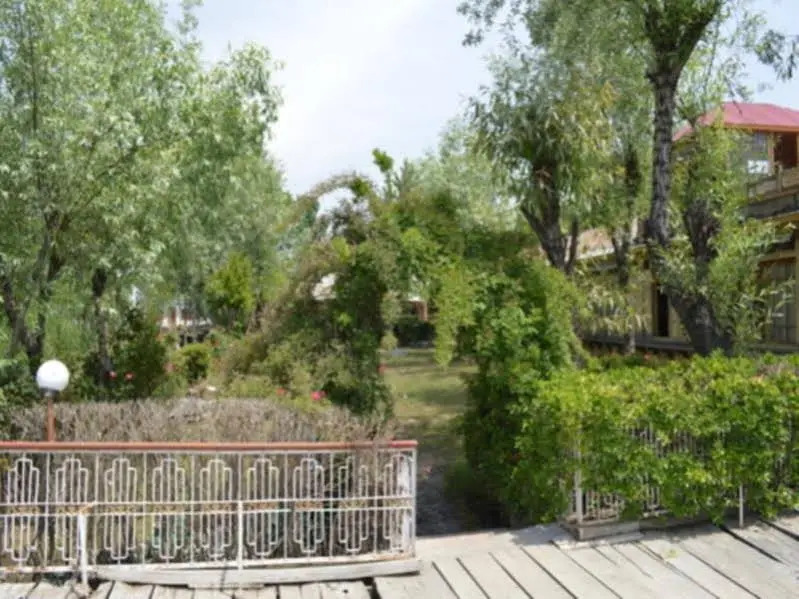 Goona Palace Houseboat