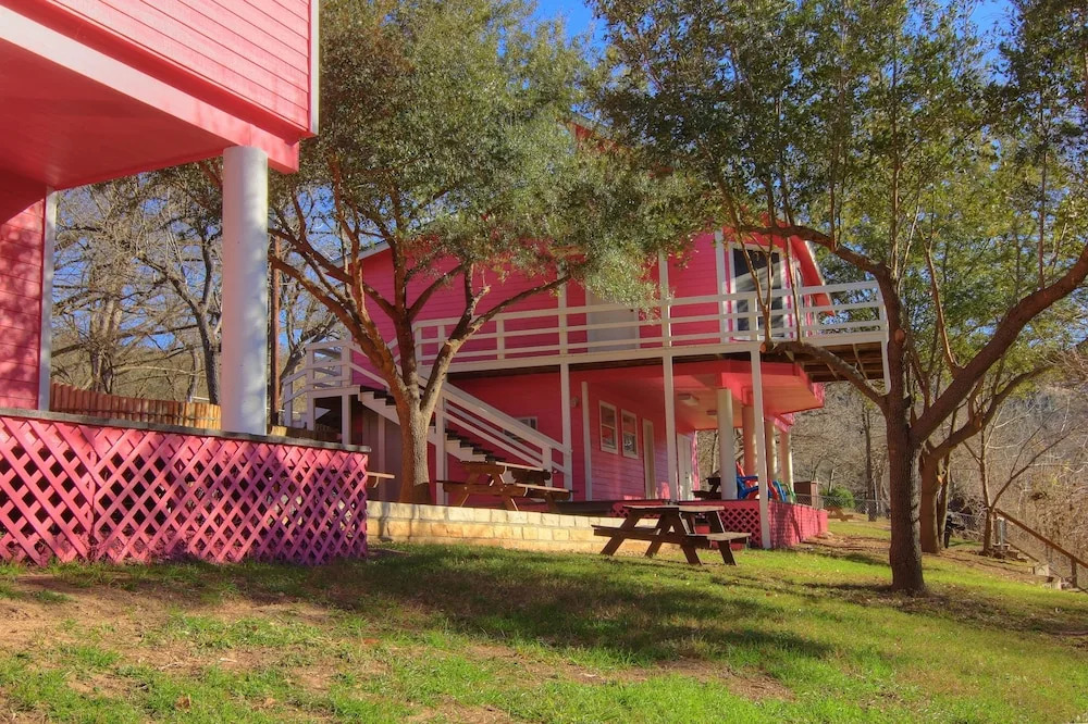 Three Pink Housez RR1 3