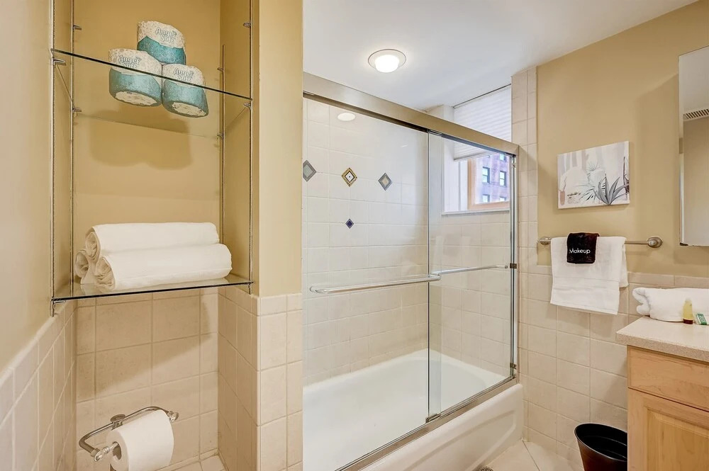 FRONTDESK 242 S 17th St Apts Rittenhouse Sq Philadelphia