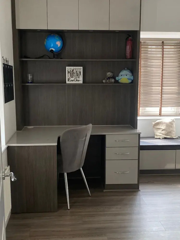 The Comfortable Crew & Family Home