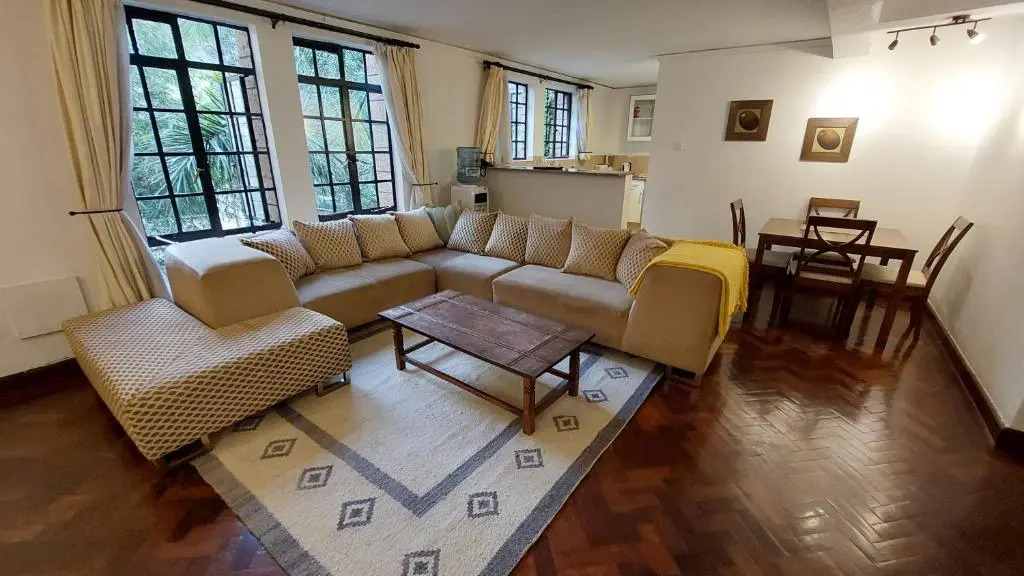 Peaceful, Spacious, Open-plan 2br apartment set in mature garden