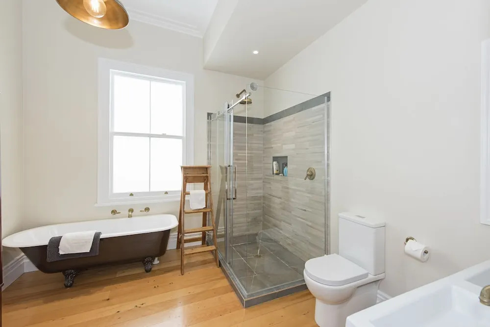 Large Spacious family home, close Devonport & Beaches