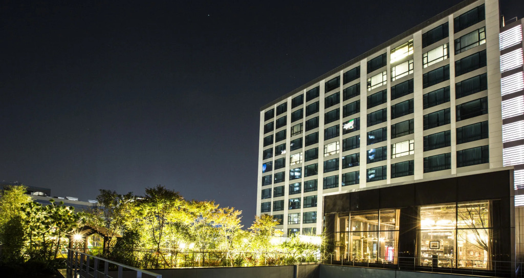 I Square Hotel