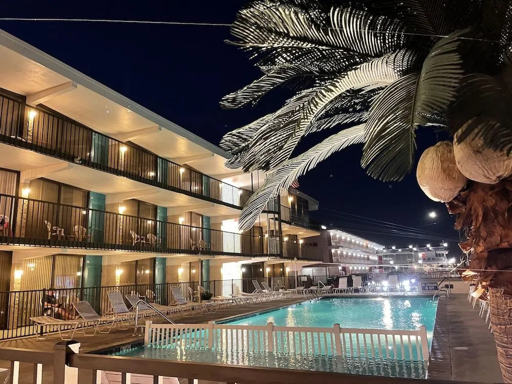 Le Boot Oceanfront Suites