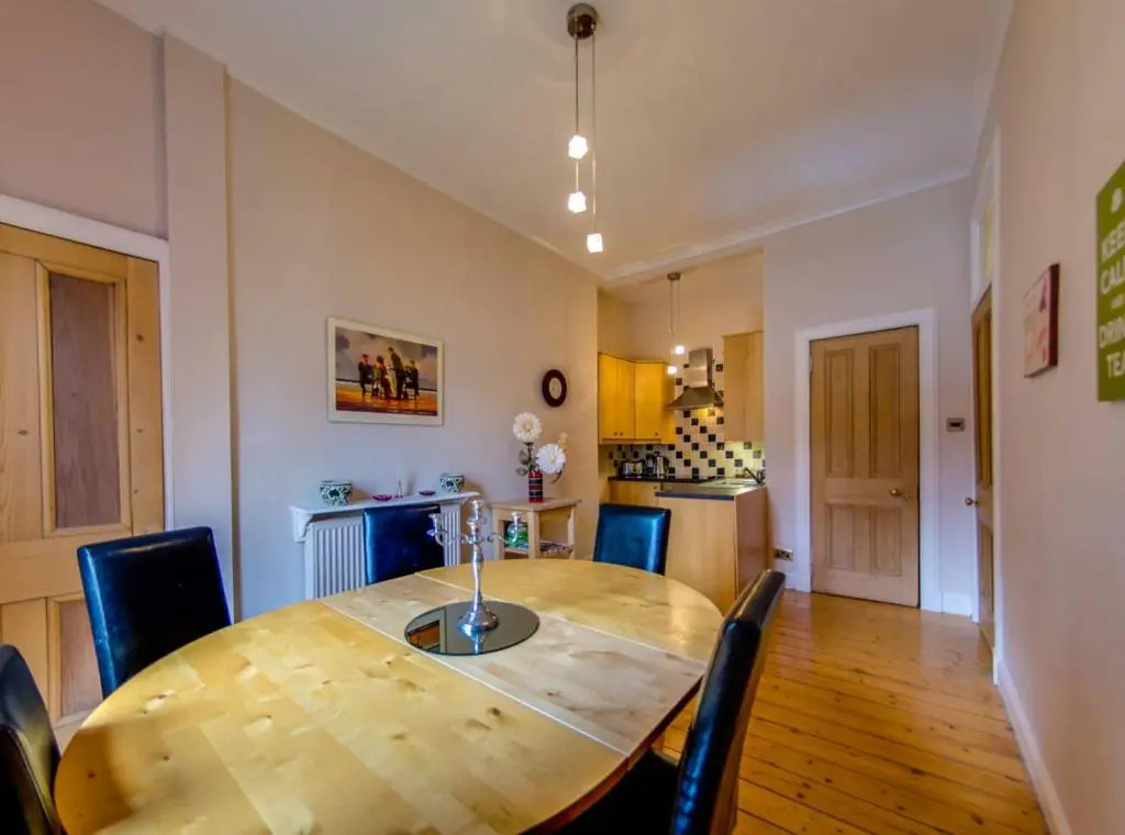 Spacious 3BR Apt moments from the Meadows & Old Town