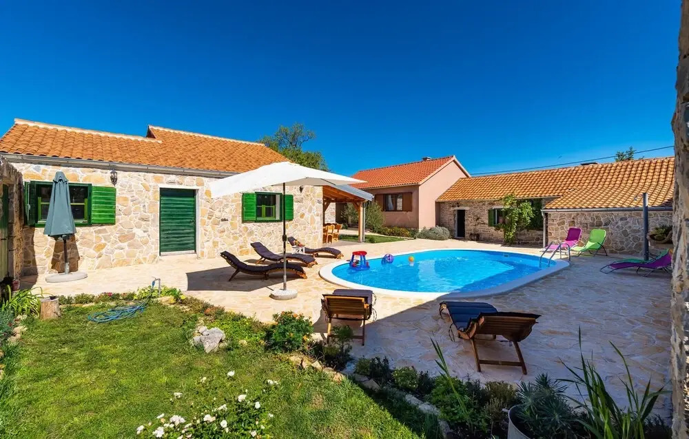 Amazing Home in Benkovac With 4 Bedrooms, Wifi and Outdoor Swimming Pool