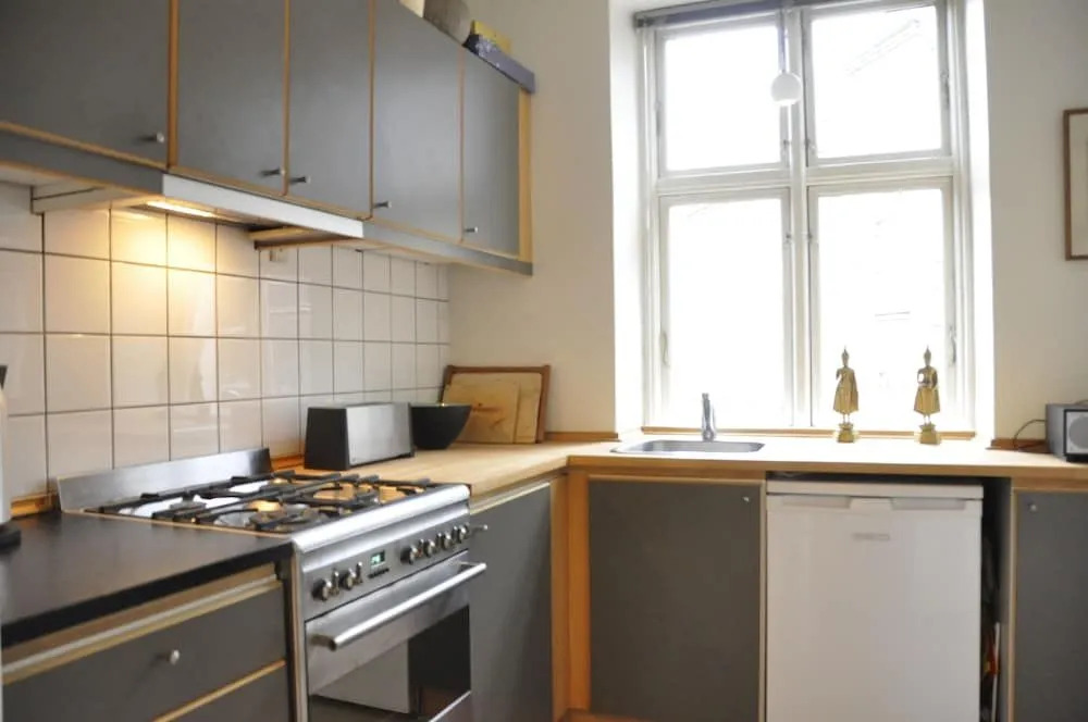 1 Bedroom Apartment near Tivoli 484 - 1