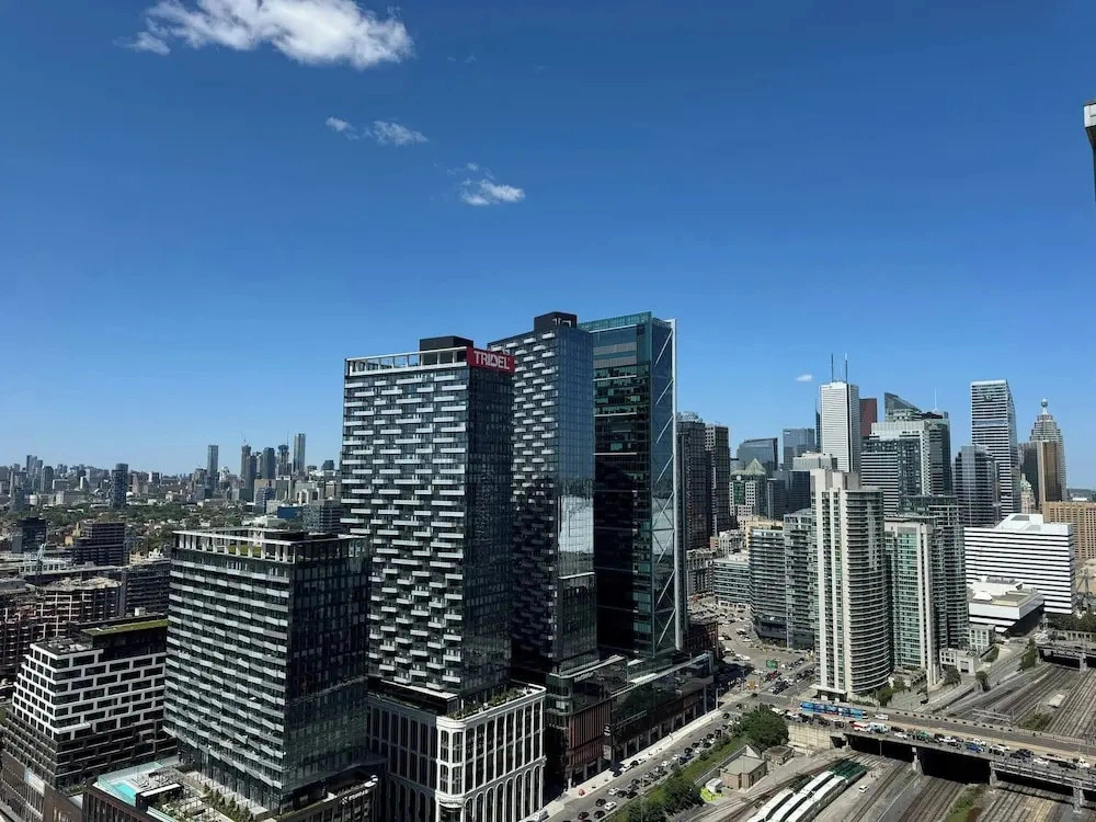 Free Underground Parking 5 Minutes to CN Tower