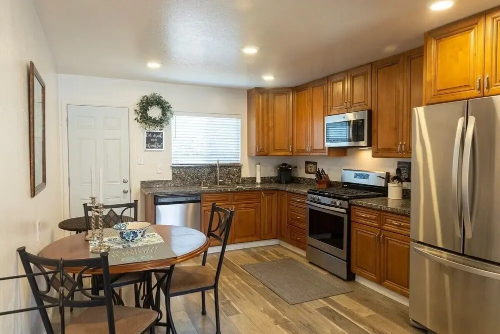 Charming, 2 Bedroom in Newark