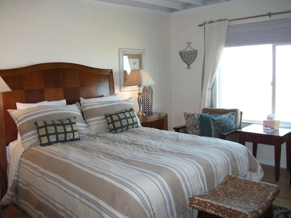 The Tradewinds Condo/Hotel