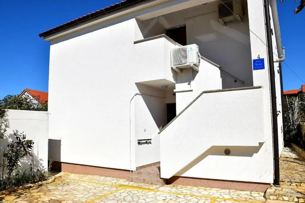 Apartments with parking space Vrsi - Mulo, Zadar - 18849