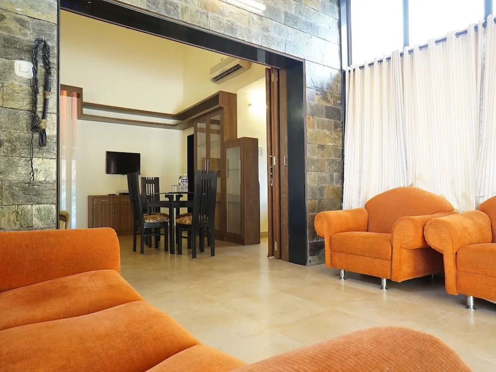 OYO 19690 Home Luxury Farm Lonavala Lake