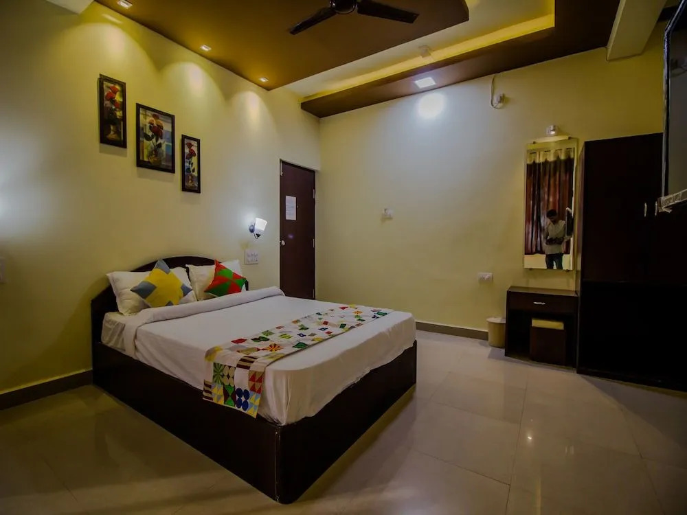 OYO 14182 Home Graceful Studio Ashwem