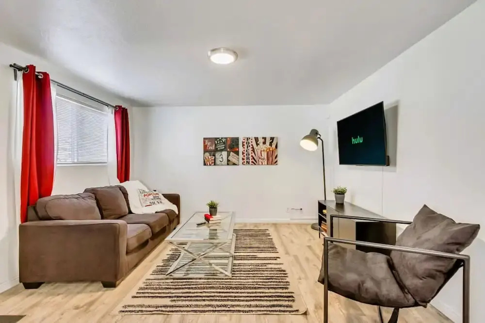 Convenient 2BR Apt w Covered Parking SLC