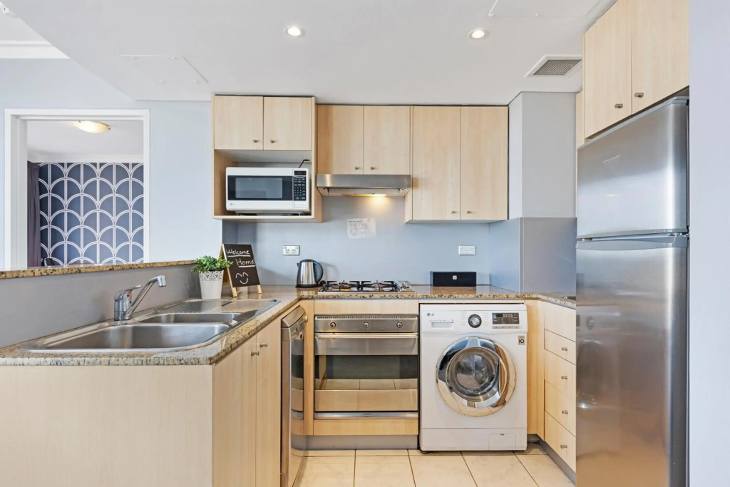 KOZYGURU Sydney CBD Lovely 2 Bedroom APT with Amazing City View NHA653