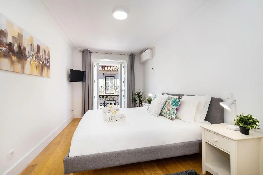 Stunning 2BDR Apartment in Chiado by LovelyStay