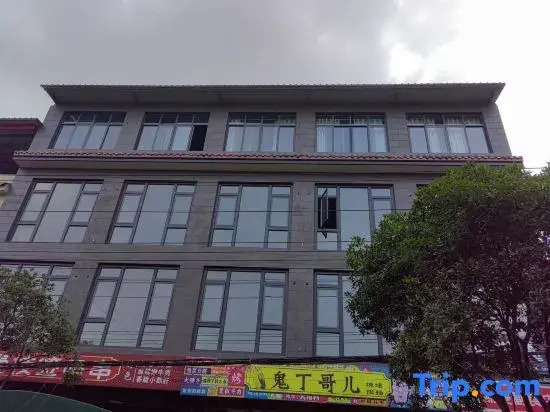 Qingcheng Mountain Banshan Bianxia Homestay