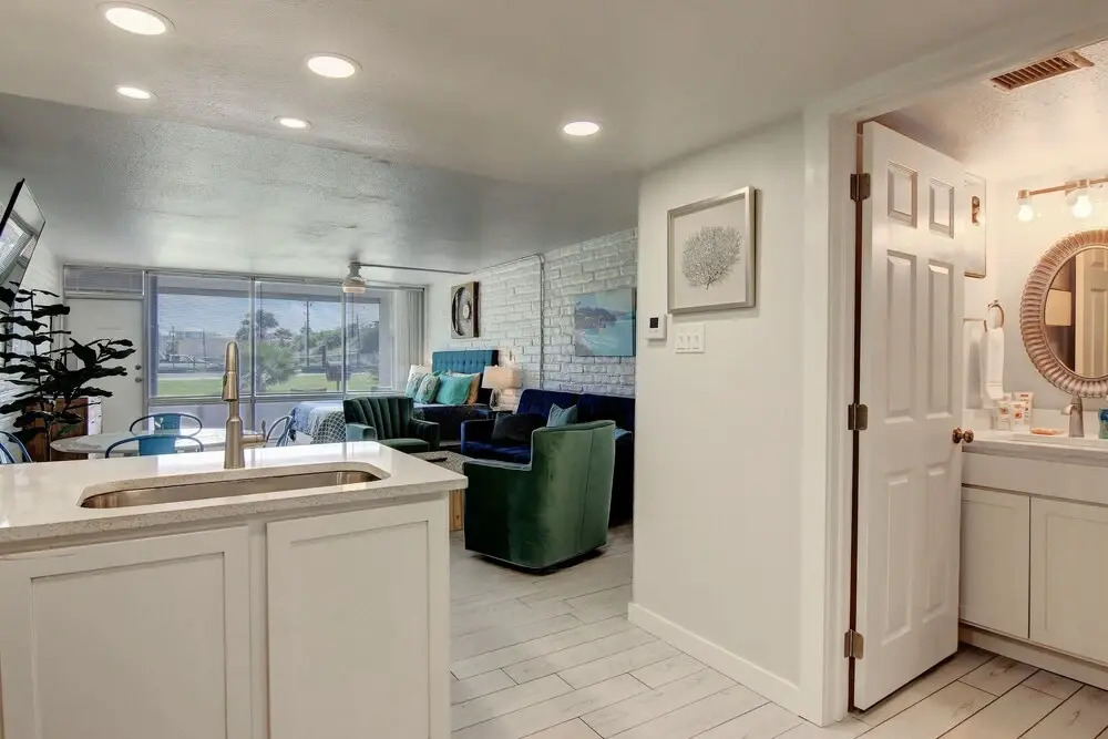 Shore Thing Studio Bedroom Condo by Redawning