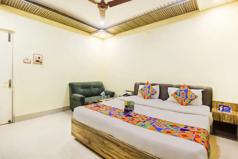 OYO 11682 Hotel Rp International