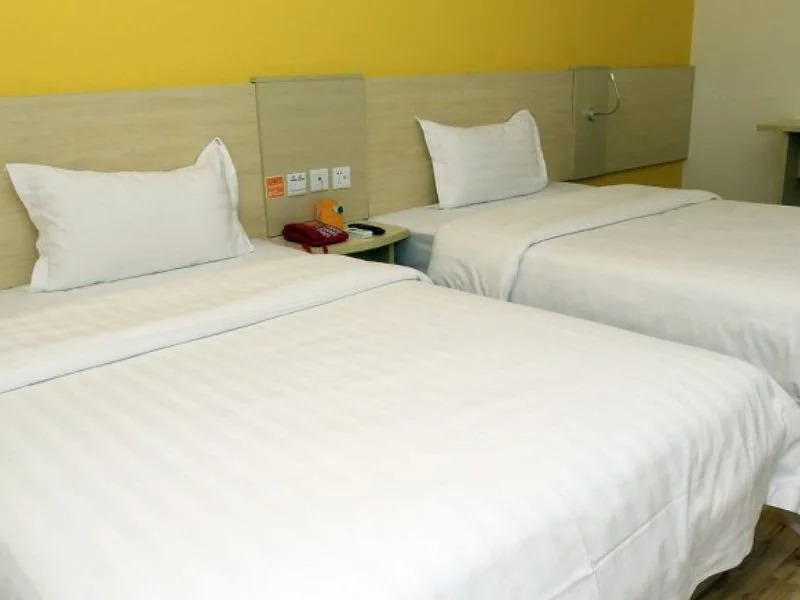 7Days Inn Chengdu Kuanzhai Xiangzi Vancouver Square