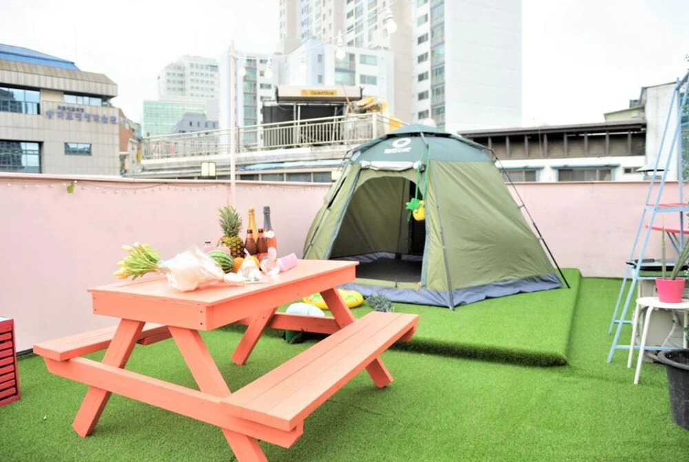 Apple Mint Party House