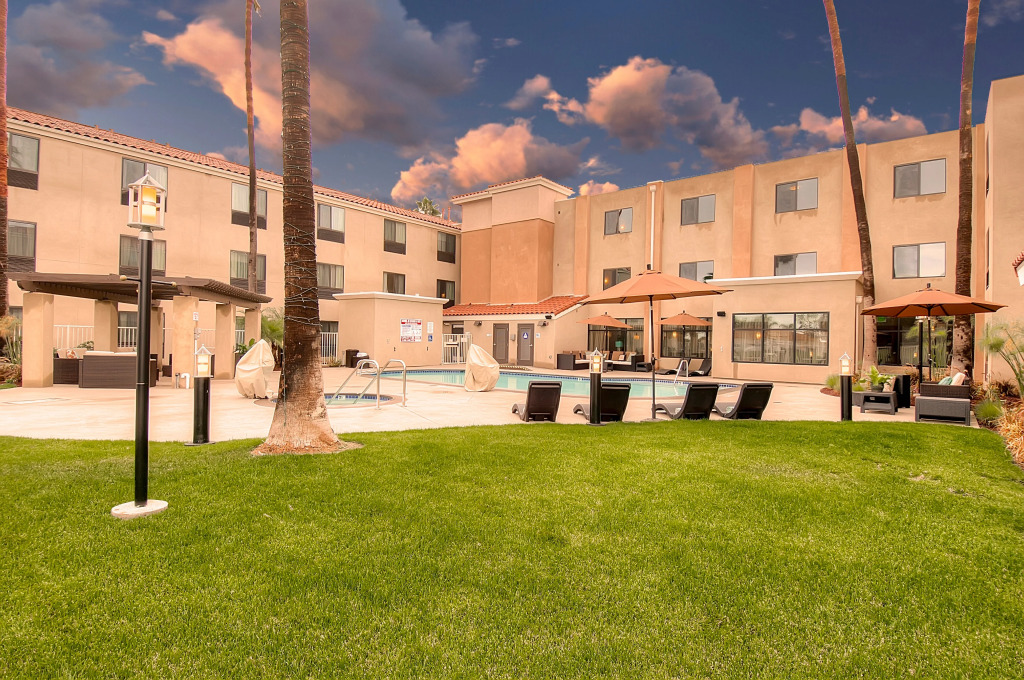 Holiday Inn Express & Suites Carlsbad Beach by IHG