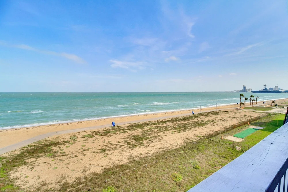 Balcony w/ Ocean View! North Beach 2nd-floor Condo