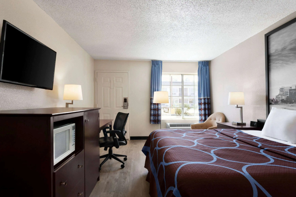 Super 8 by Wyndham Gulfport Airport NW Near Biloxi