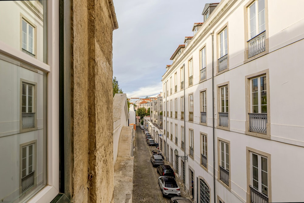 Bairro Alto Garden IV by Homing