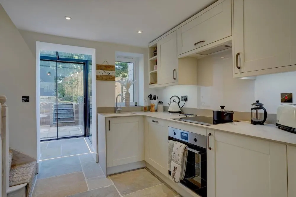 1 Bed Cottage Sleeps 2 with Hot Tub & Pets Welcome