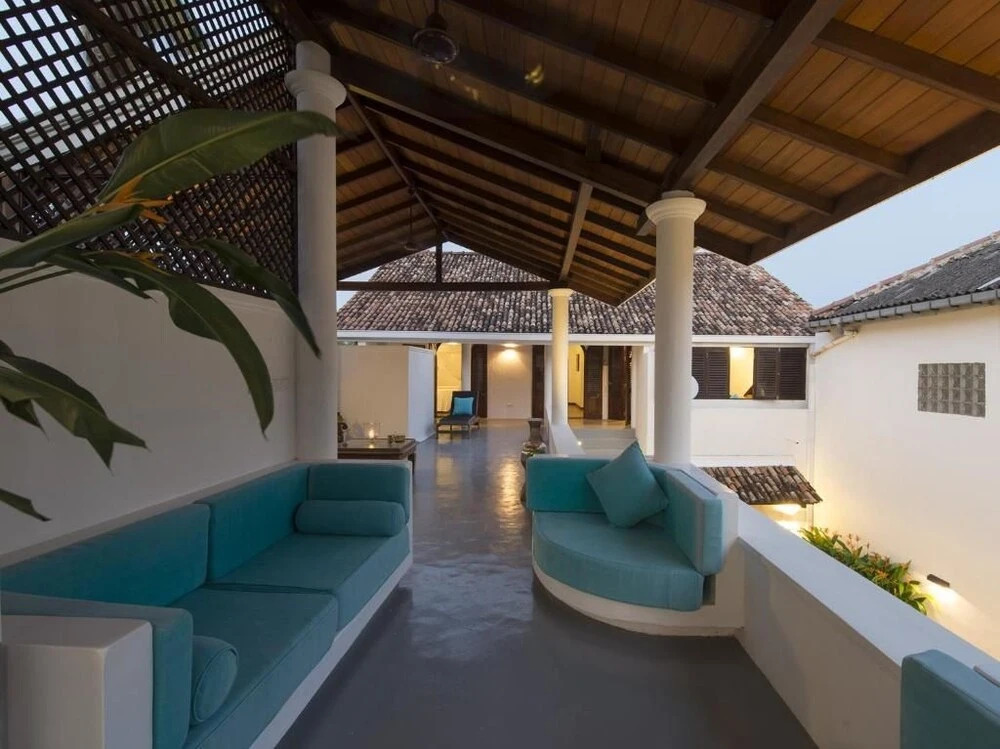Ambassador's House - an elite haven