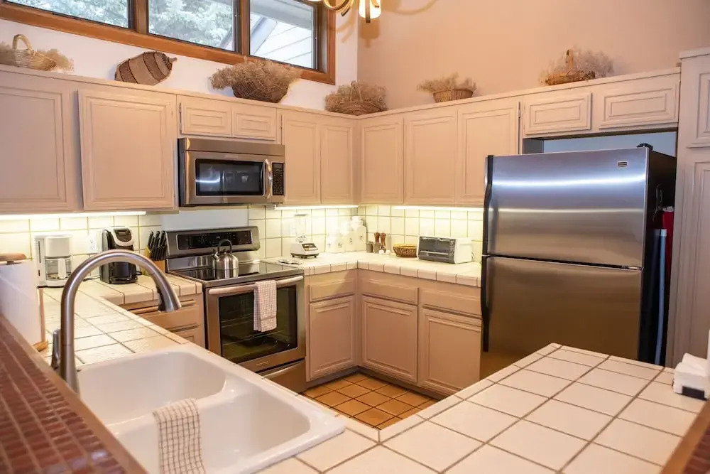 126 Ridgepoint 3 Bedroom Townhouse by RedAwning
