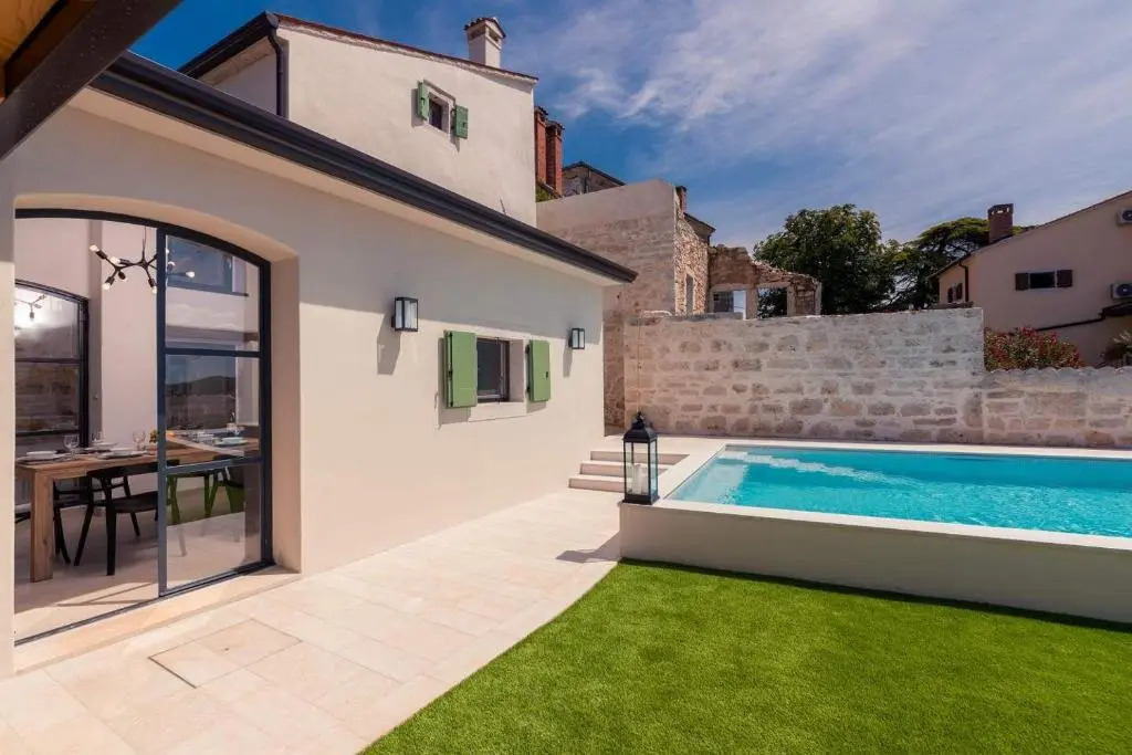 Villa Santina by Briskva