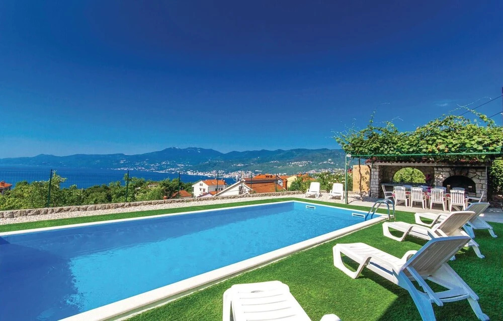 Beautiful Home in Rijeka With Wifi and 5 Bedrooms