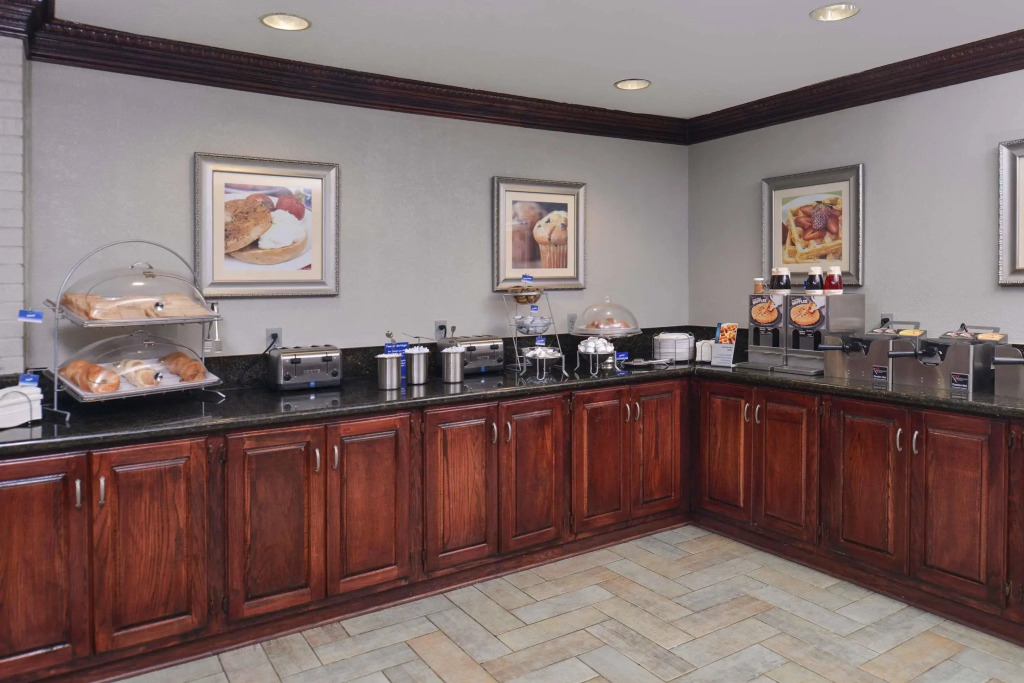 Red Roof Inn & Suites Irving - DFW Airport South
