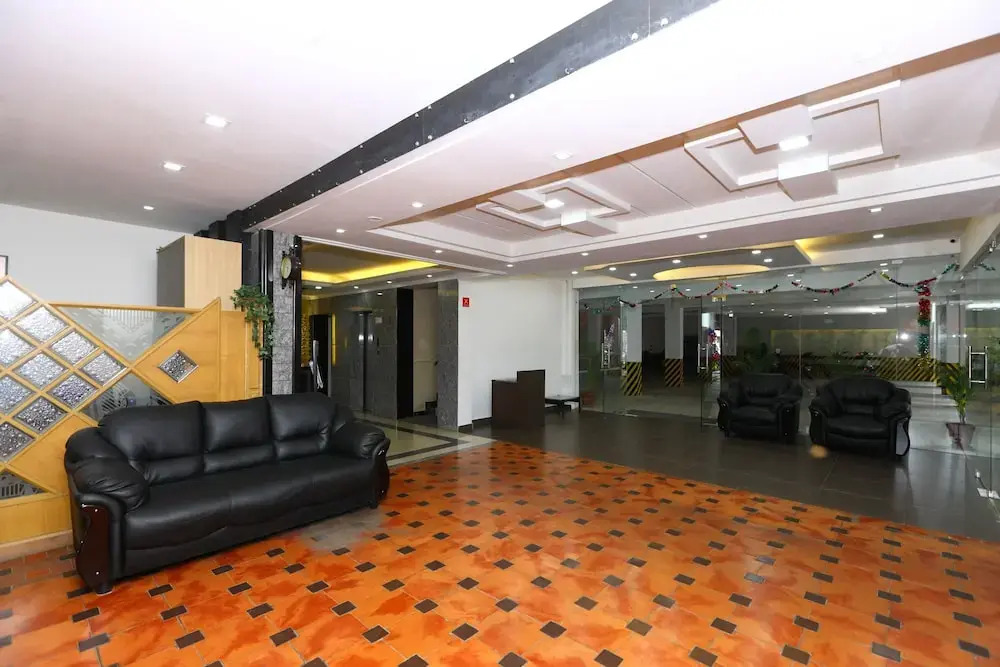 OYO 5319 Hotel Navaratna
