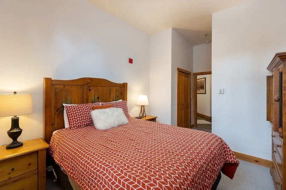 3059 The Timbers 2 Bedroom Condo by RedAwning