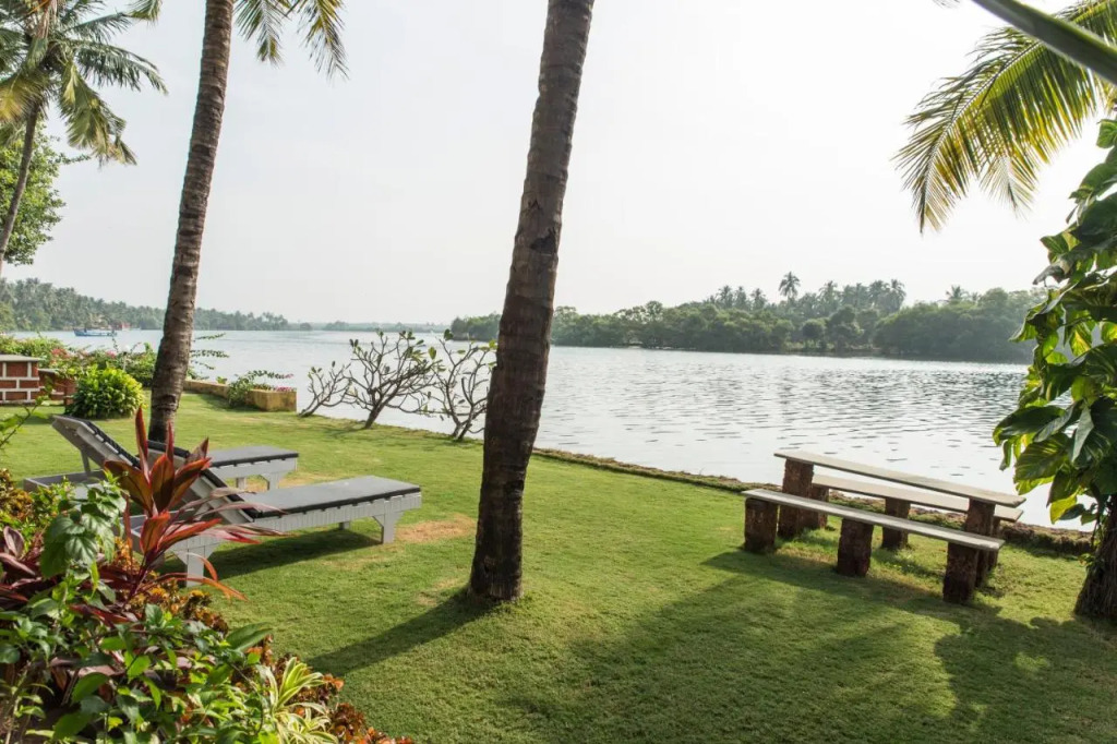 Luisa By the Sea SUITES & SEA FRONT ROOMS